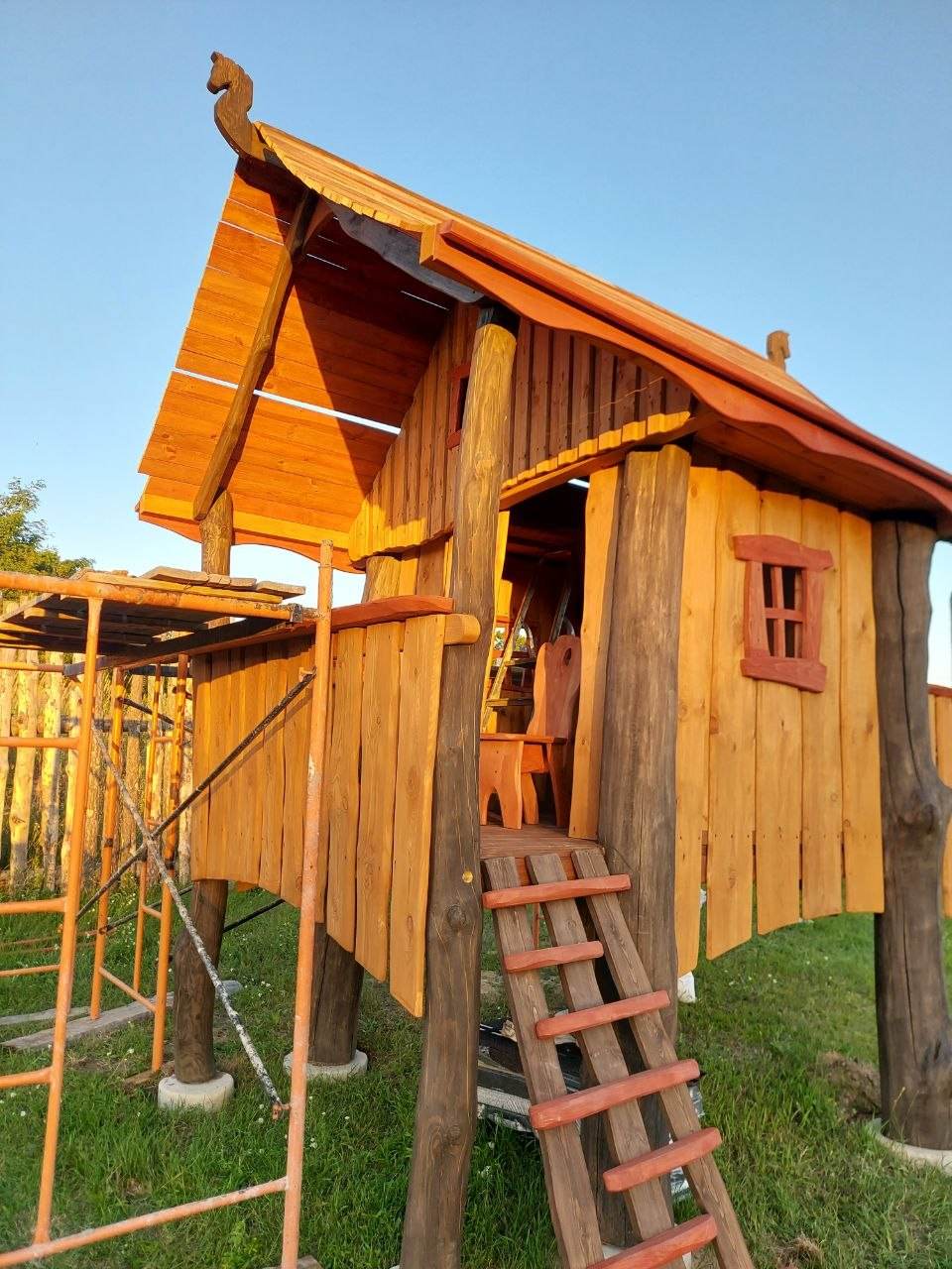 Домик на детской площадке